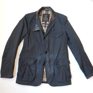RARA | CHAQUETA DEPORTIVA BARBOUR DEPT (B) COMMANDER M MEDIANA AZUL MARINO ALGODÓN ENCERADO - Imagen 1 de 17
