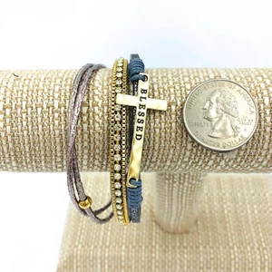 Pulsera "BENDITA" BROCHE MAGNÉTICO, Estilo 2, Bendita, Cruz, Religiosa, 7.5" de Largo - Imagen 1 de 2