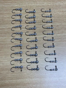 30 Mustand #4 Premium Ultra Point 32746 Crappie Jigs 1/32, 1/16, Gamakatsu styl - Picture 1 of 7