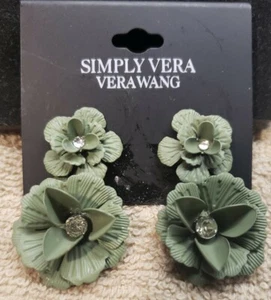 NEU SIMPLY VERA VERA WANG GRÜNE BLUME OHRHÄNGER MIT STRASSSTEINEN, NEU MIT ETIKETT $24 - Bild 1 von 6