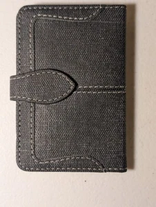 Cartera con soporte para insignia de identificación negra con ranuras para tarjetas y parte posterior adhesiva - ajuste seguro - Imagen 1 de 3