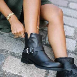 NWOT $229 Frye Veronica Leather Ankle Bootie 7M - Picture 1 of 6