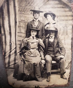 Foto tipo latta coppia ben vestita cappelli dapper uomo barcaiolo antichi metà 1800 - Foto 1 di 6