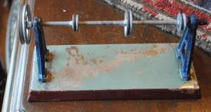 ANTIKES BLECHSPIELZEUG DAMPFMASCHINENLEITUNG WELLENRIEMENSCHEIBEN ZUBEHÖR (UNKRAUT, BING ? ) - Bild 1 von 10