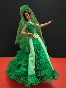 Antigua muñeca flamenca marin Chiclana con traje y mantilla años 70 - Picture 1 of 10