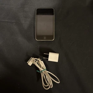 Apple iPod Touch 2nd Generation 8GB - Picture 1 of 2