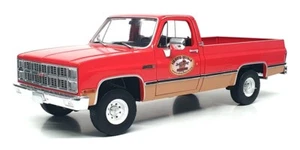 Greenlight 1/18 Scale 13612 - 1982 GMC K-2500 Sierra Grande - Red - Picture 1 of 6