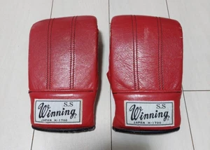 Guantoni da boxe vincenti vintage logo iniziale elastico rosso H-1700 - Foto 1 di 10