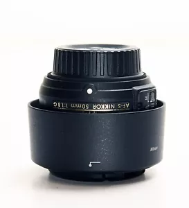 Nikon AF-S Nikkor 50mm f/1.8 G Lens Hood w/Cap NICE!!! - Picture 1 of 5