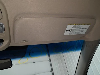 Parasol derecho usado se adapta a: Toyota Sienna 2010 con iluminación grado derecho A Foto 1 de 4