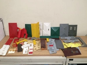 Vintage Plasticville Buildings parts and Pieces Roofs Wall Fronts Misc Pieces - Picture 1 of 6