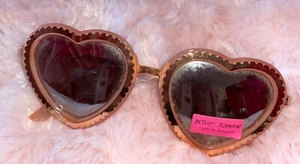 Occhiali da sole donna Betsey Johnson cuore rosa oro rosa nuovi con etichetta specchio rari nuovi - Foto 1 di 7