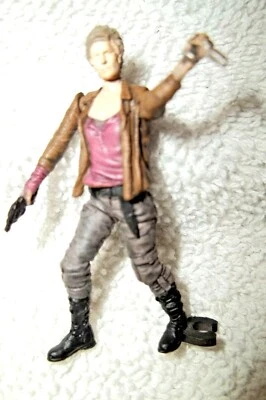 Juego de construcción Walking Dead McFarlane cuchillo y pistola celda carol Foto 1 de 2