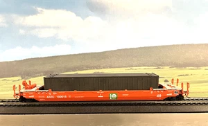 HO Scale Arizona & California Railroad 48' Well Car ARZC 100015 with Container - Picture 1 of 11