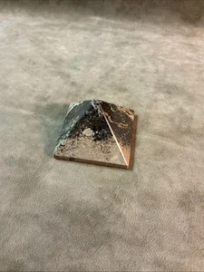 Carved rock stone Jasper marbled brown black pyramid paperweight 2” Size #1 - Bild 1 von 5