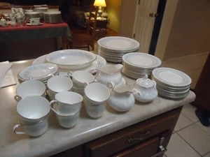 68 pcs Royal Doulton Meadow Mist. 12 - 5 Piece Place Settings + Serving - Picture 1 of 10