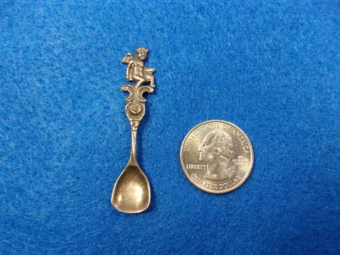 PULCHRITUDINOUS LITTLE OLD VTG ANTIQUE FANCIER STERLING SILVER CHERUB SALT SPOON Cover