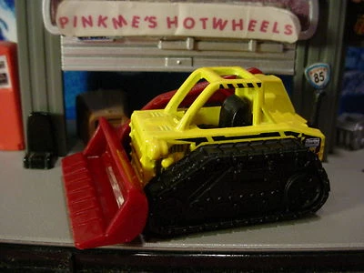 2016 CONSTRUCTION ZONE Design MINI DOZER☆Yellow/red;TOY BOX☆LOOSE☆Matchbox - Image 1 of 3