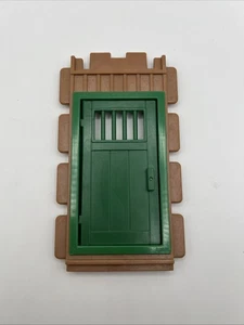 Pared Playmobil vintage con puerta verde pieza de repuesto - Imagen 1 de 4