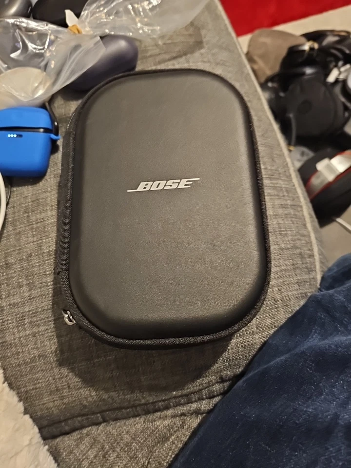 BOSE Black Hard Zippered Headphone Carrying “CASE ONLY” Inner & Back Pocket! - Image 1 of 2