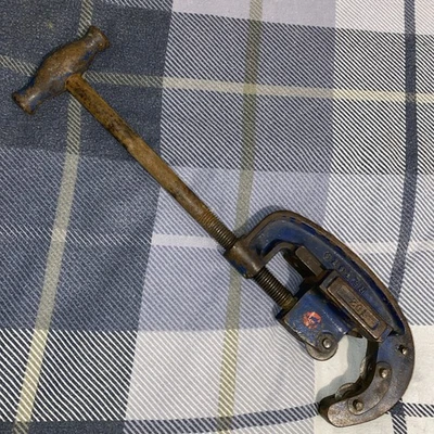 . Vintage Record No 102 Heavy-Duty Pipe Cutter ½” to 2” Industrial Plumbing tool - Image 1 of 4