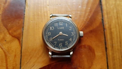 Women's wristwatch Luch mechanism caliber 1801.1 made in Belarus 1990s 15 jewels - Image 1 of 4