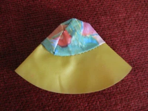 BARBIE – VINTAGE 1970s YELLOW RAIN HAT  - Picture 1 of 7