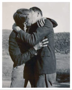 LOVING 'The Kiss' 4-Farben-Druck, Magno Vol 300 gsm schwule Fotokunst - Bild 1 von 3