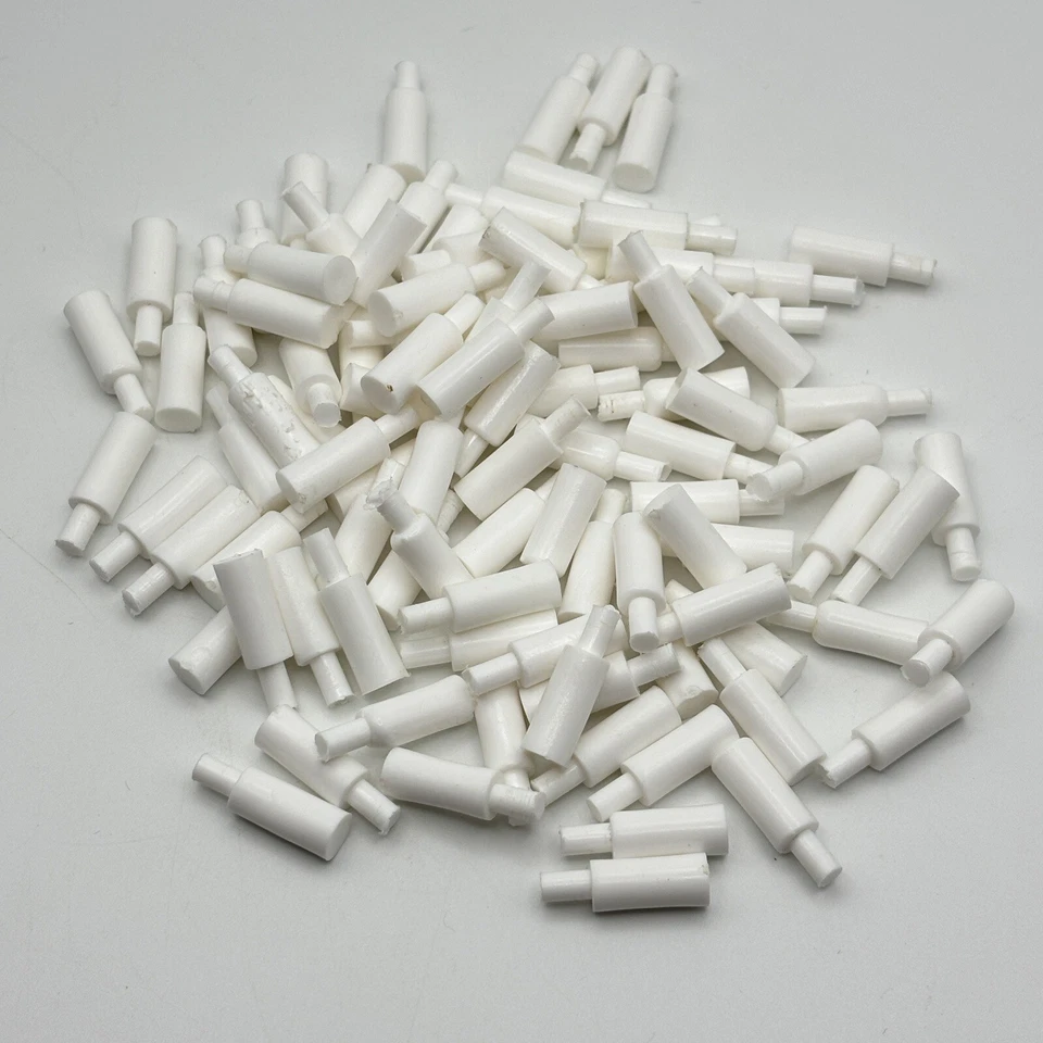 Acorazado 100 clavijas de plástico blanco 1990 piezas de repuesto piezas Foto 1 de 1