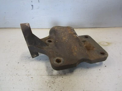 1999 - 2004 Ford F250 F350 4x4 Front Axle U Bolt Bracket / Sway Bar Mount. OEM - Image 1 of 4