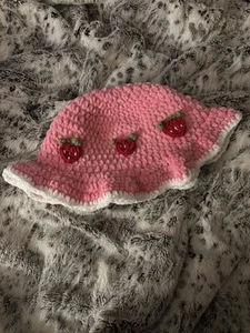 Unisex Handmade Crochet Bucket Hat Strawberry - Picture 1 of 5