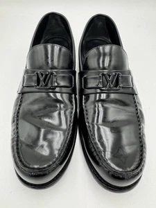 Mocasines Louis Vuitton negros con patrón de monograma - Imagen 1 de 7