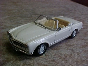Minichamps Paul's Model Art 1:43 scale Mercedes-Benz 230 SL Cabriolet White - Picture 1 of 6