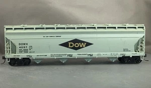 Athearn - Dow - 55' Covered Hopper + Wgt # 4057 w/Kadees - Picture 1 of 6