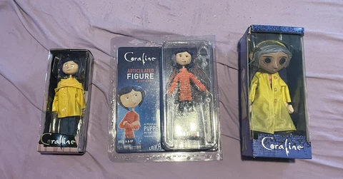 NECA LOT OF 3 CORALINE 10" YELLOW FIGURE PLUS 7" RED FIGURES Cover