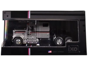 Trattore GMC General Truck 1980 argento metallizzato con strisce nere e rosse 1/64 D - Foto 1 di 1