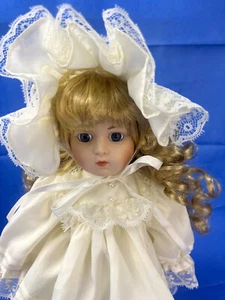 PORCELAIN AUTHENTIC COLLECTION 1989 BONNET EB00309 BIN 032 - Picture 1 of 11