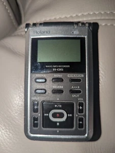 Roland R-05 Audio Recorder - Picture 1 of 4