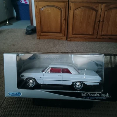 Chevrolet Impala SS 1963 Welly Premium coleccionable 1:18 diecast metal con plástico Foto 1 de 4
