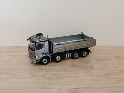 Mercedes-Benz Arocs benne 8x4 Meiller Gris 1/50 NZG 1066/55 - Photo 1/3