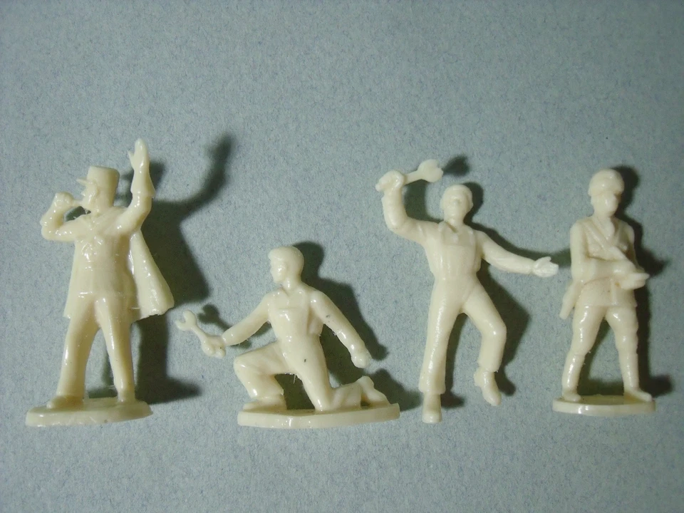 1/43  4 FIGURINES 1/50  SET 52  STARLUX POLICIERS  MECANOS  GARAGE  VROOM - Photo 1/1