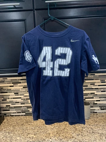 Nike MARIANO RIVERA No. 42 NEW YORK YANKEES 1995-2013 Sz M Player T-Shirt Jersey Cover