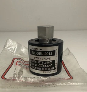 Válvula de 3 vías Clippard modelo 2012 - Imagen 1 de 4