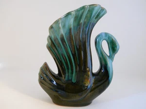 BMP Swan Vase Green Drip Glaze 5 7/8" H - Bild 1 von 5