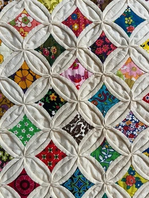 Stunning Vintage 1931 Cathedral Window Quilt – Handmade (8 ft × 5 ft approx.) - Image 1 of 4