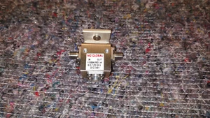 M2 Global 113896 REV-A Isolator 6.0 / 7.25 GHz - Foto 1 di 2