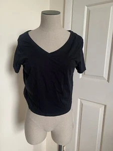 New with tags CRZ YOGA Womens size medium M black Cropped Top shirt gym Crop Top - Picture 1 of 9