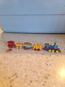 Vintage JAPAN MINIATURE WOODEN TOY TRAIN 5 PIECES - Picture 1 of 9