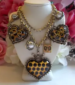 BETSEY JOHNSON LUCITE LEOPARD MULTICHARM LOVE HEARTS STATEMENT NECKLACE PREOWNED - Picture 1 of 17
