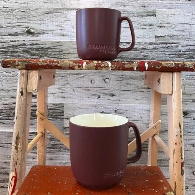 (Get 2!) Starbucks 2010 New Bone China Burgundy Matte Mugs - Imagem 1 de 4